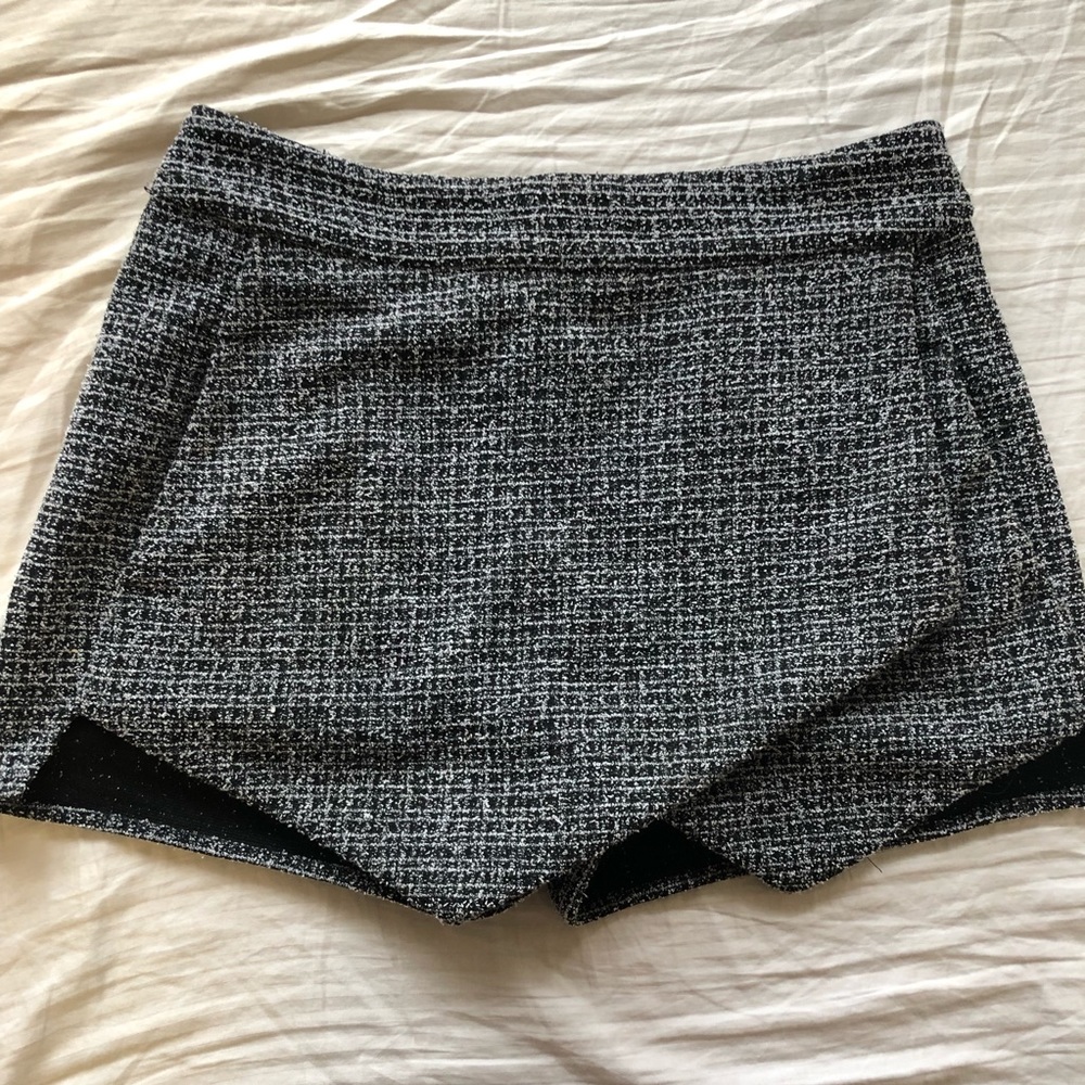 Tweed skort with pockets